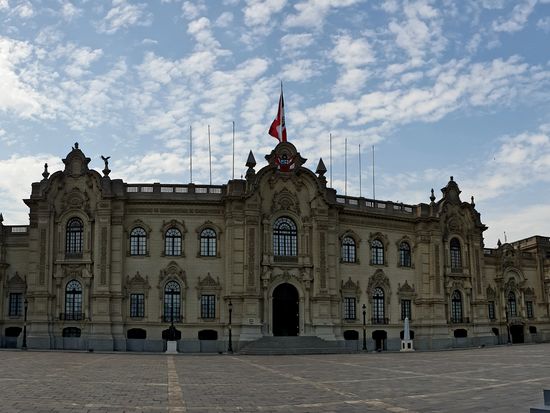 Der Präsidentenpalast -> einmal am Tag findet hier die für ein er Stunde die Ablösung der Wache statt. Hierzu wird die Straße gesperrt. Teilweise werden zur Ablösung Lieder wie "despacito" gespielt.