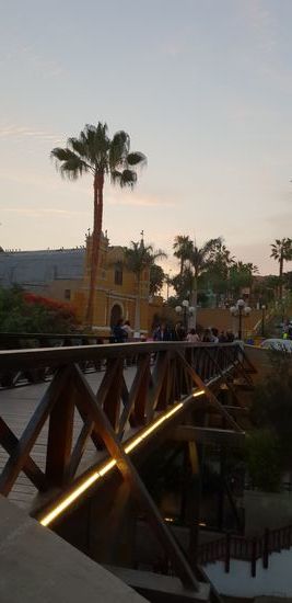 Man sagt, dass man die Brücke mit angehaltener Luft überqueren und sich etwas wünschen muss, damit der Wunsch in Erfüllung geht.
