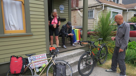 Warmshowers house - Steve arbeitet