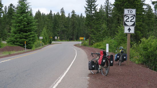 on the road zum Santiam Pass 4.817 ft.