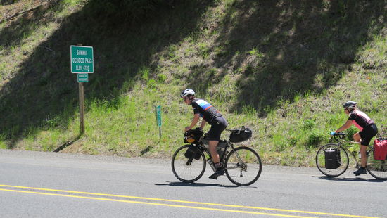Ursula und Jimmy, aus Australien, auf dem Summit des Ochoco Pass
