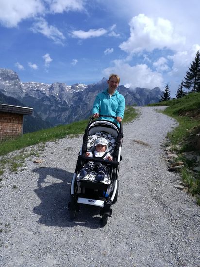 die ersten Auf-und Abstiege versuchten wir noch mit Kinderwagen. Mittlerweile wurde er aber gegen Bauch und Rückentrage ausgetauscht