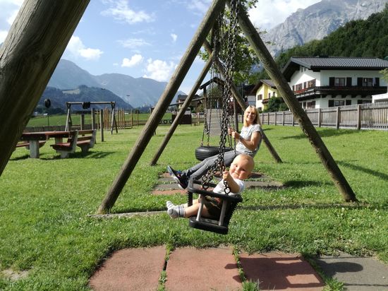Ein toller Spielplatz mit super Kulisse in Pfarrwerfen