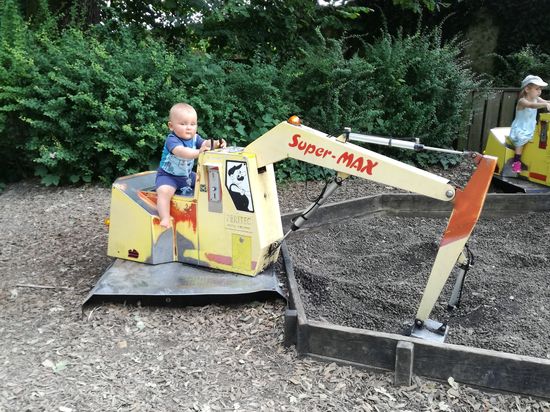 Die Tiere waren noch nichts für Anton, dafür aber...Bagger und Sophia 2