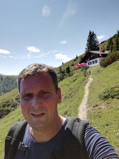 Geschafft und ein kühles Getränk wartet bereits getrunken zu werden.