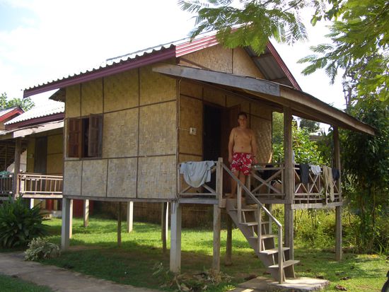 Unser Bungalows, von wo aus es nur 20m bis zum Wasser geht