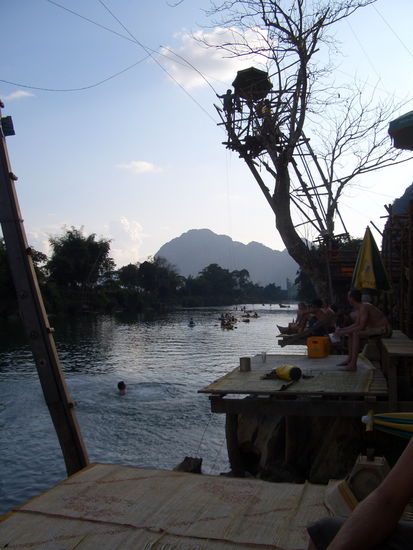 Sprungturm mit Bunjeeseil