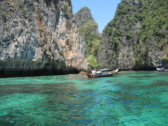 Schnorchlen in der Naehe des Mayastrandes