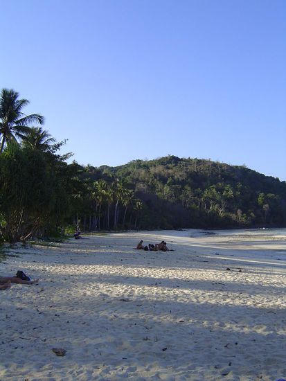 Ebenfalls ein einsamer schoener Strand gegenueber dem Long Beach