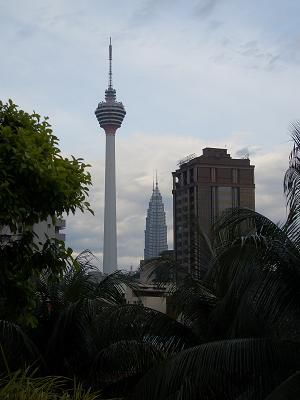 KL Tower (links) und Petronas Towers (mitte)