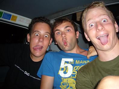 Thömi, Chris und Marco vor dem Ausgang – Wer fährt nun nach Hause?