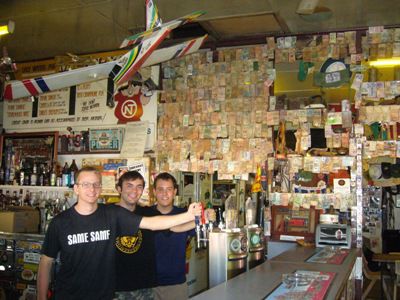 Marco, Chris und Thömi an den Zapfhähnen