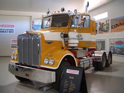 LKW bei der Kenworth Ausstellungshalle