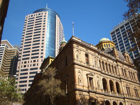 Rundherum gigantische Hochhäuser