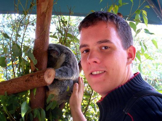 Thömi beim Koalastreicheln