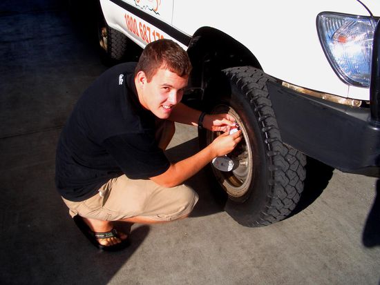 Thömi macht das Fahrzeug startklar!