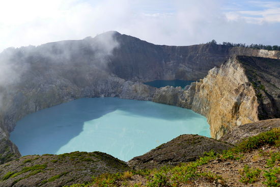 Die farbigen Kraterseen Tap und Tin