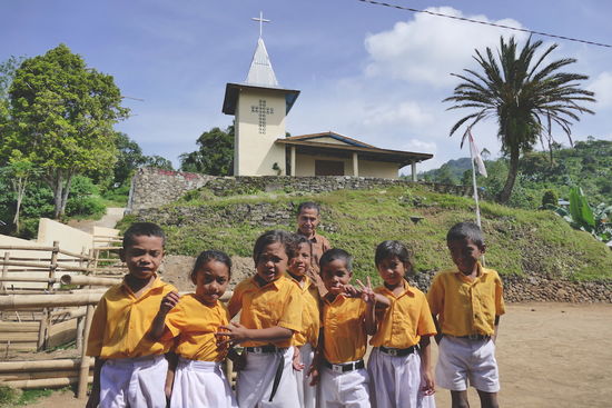 Die Schüler und ihr Lehrer bitten uns um Fotos; wir werden sie ihnen von zuhause aus zusenden