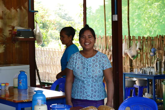 Die fröhlichen Frauen von der Raststätte haben hier alles fest im Griff
