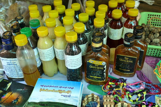 Wundermittelchen am Eingang zu den Schreinen