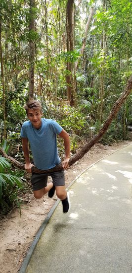 Tarzan auf dem Wanderweg