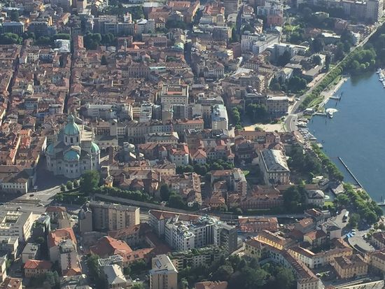 Blick aus der Standseilbahn auf den Dom