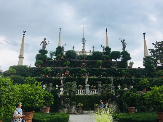 Isola Bella
Morgen geht es dann weiter in die Toskana über Mailand / Genua in die Nähe von San Gimignano.........