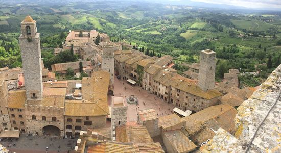 ... auf die Piazza della Cisterna…