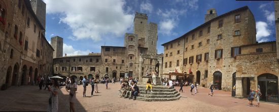 … Piazza della Cisterna