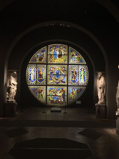 ... Buntglasfenster ...