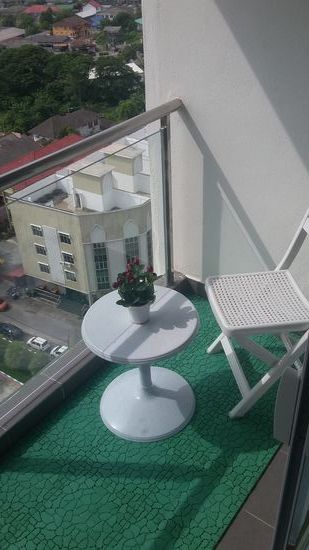 mit Balkon