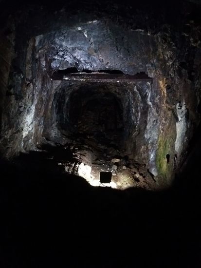 im Tunnel ist es dunkel