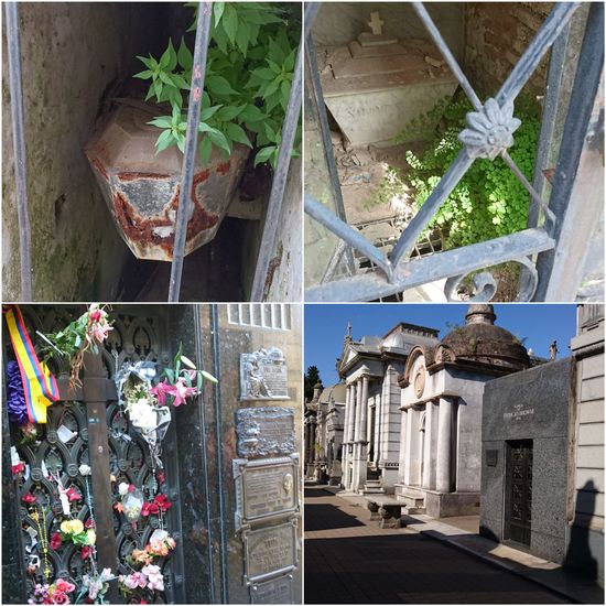 Gräber auf dem Friedhof von Recoletta, teilweise verfallen.  Das Grab von Evita mit Blumen geschmückt.