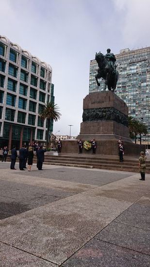 Artiga hoch zu Ross wird in Uruguay verehrt. Bei der Staatsgründung 1825 zwar im Exil  war er maßgeblich an der Gründung Uruguays beteiligt.