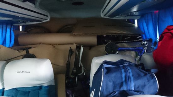 Es ist unglaublich, aber mit viel Optimismus, Ruhe und gutem Willen passt alles in den Bus