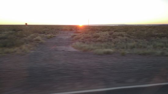 Sonnenaufgang in der Wüste auf dem Weg in die Anden