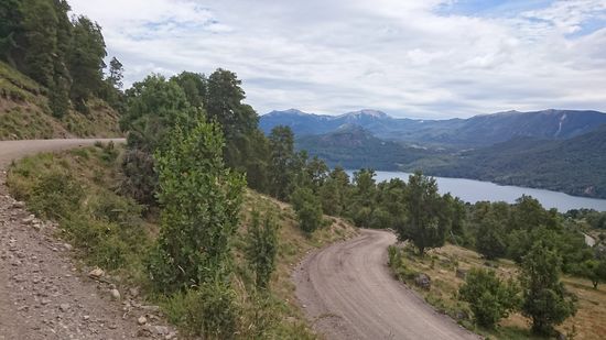 Weg nach Quila Quina mit Blick auf den Lago Lacar