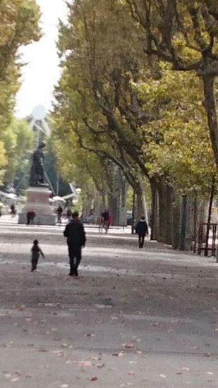 Schöne Promenade in Beziers Altstadt