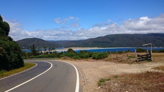 Das Ziel in Sicht. Der Eingang zum Naturreservat in einer Bucht mit einer Flussmündung.