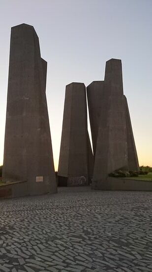 Denkmal für die Opfer des Erdbebens von  2010