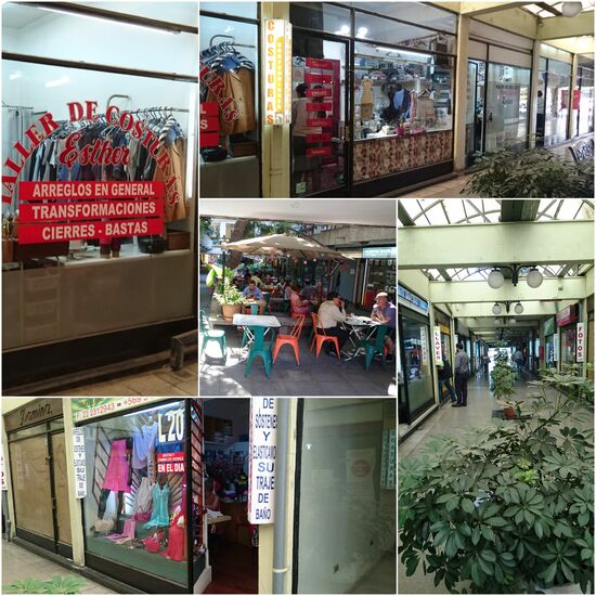 Und drinnen Passage- in Santiago gibt es viel zu entdecken. Es gibt viele kleine Passagen mit kleinen Geschäften. In dieser gab es mindestens 10 Schneider und 10 Friseure
