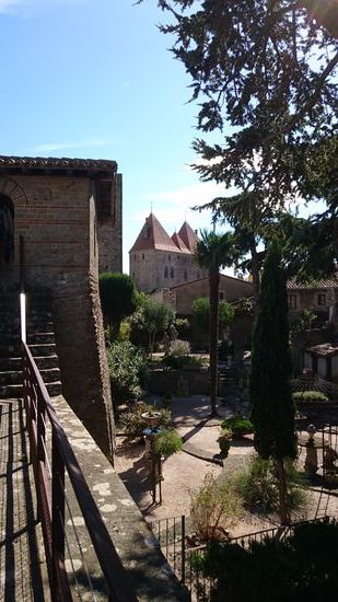 Von der Burgmauer in die Stadt