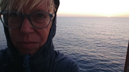 Nördlich von  Manzanillo  ist es kühl geworden. Dabei ist das erst der Anfang. Wir fahren bis nach Alaska hoch, um dann an Kamschatka vorbei bis nach Japan zu fahren. Die Filipinos schwärmen davon, dass dann Schnee auf den Containern liegt