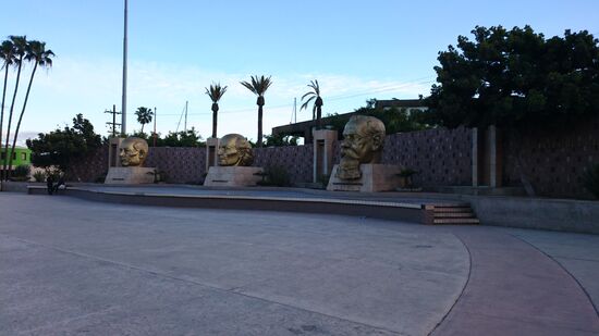 Plaza in Ensenada mit Benito Juarez, Miguel Hidalgo und Venustiano Garranza