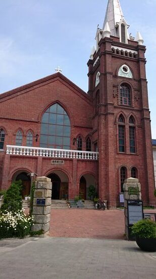 erste evangelische Kirche in Daegu. Die evangelischen Kirchen finden großen Zuspruch in Korea. 25 % der Bevölkerung sind Christen. Die meisten evangelisch.