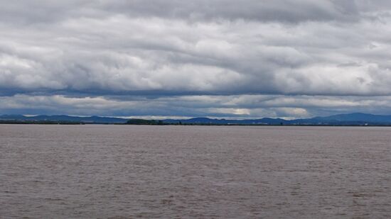 Amur und am Horizont  ist die chinesische Grenze