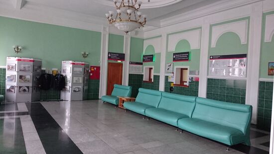 Historische Bahnhofshalle in Sludjanka