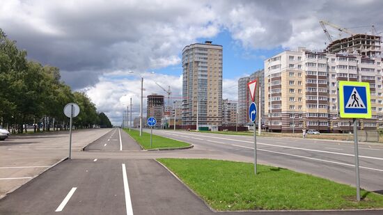 Auf der anderen Wolgaseite werden neue Siedlungen gebaut, sogar mit Radweg