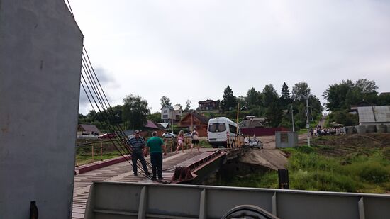 Die Autos müssen rückwärts auf die Fähre fahren