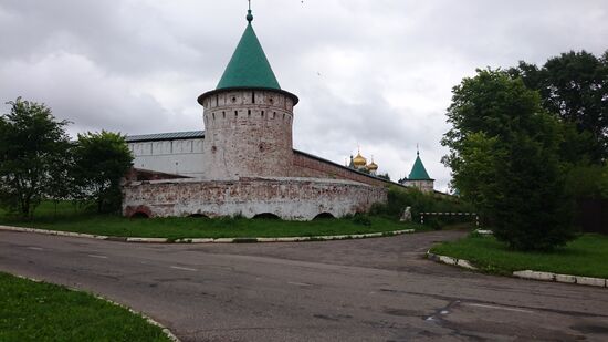 Kloster in Kostroma